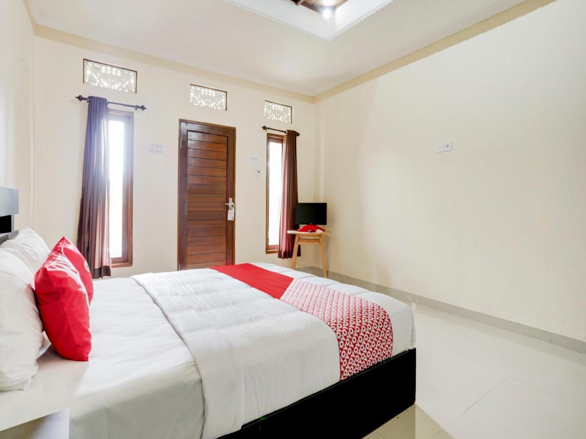 Oyo 90711 Blembong Homestay Jimbaran Exterior foto